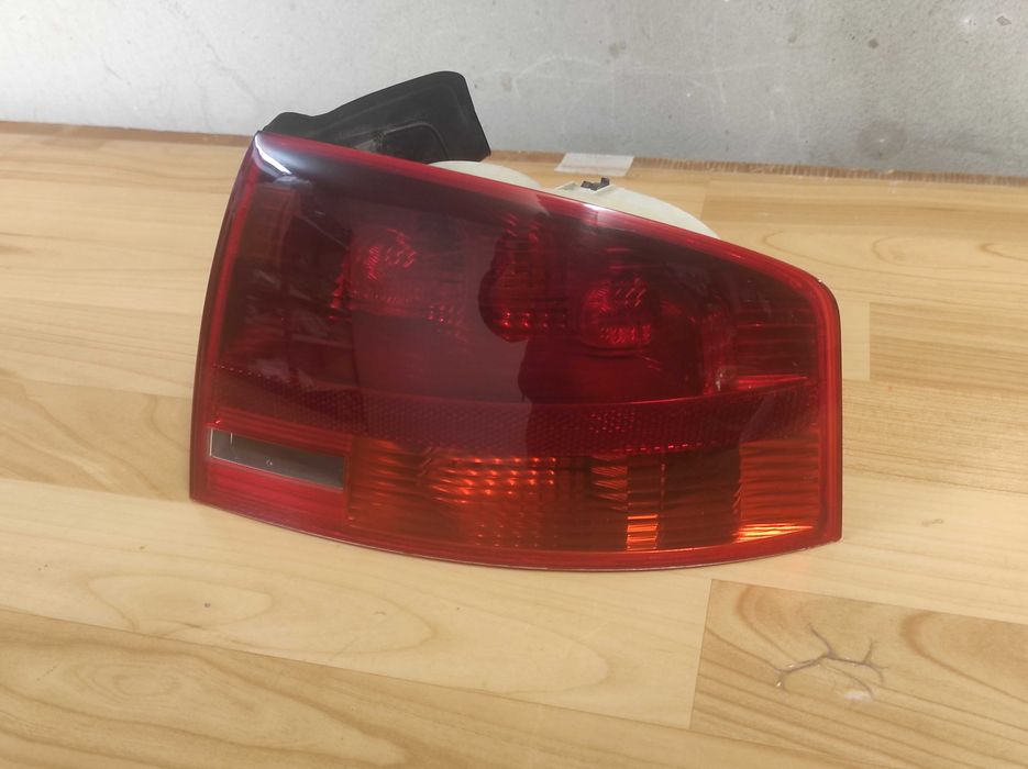 A4 B7 Заден десен стоп (седан)