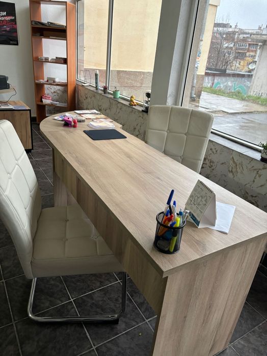 офис оборудване ,всичко от снимките  по поръчка е правено