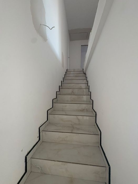 Vând casa tip duplex la cheie sau la stadiul actual