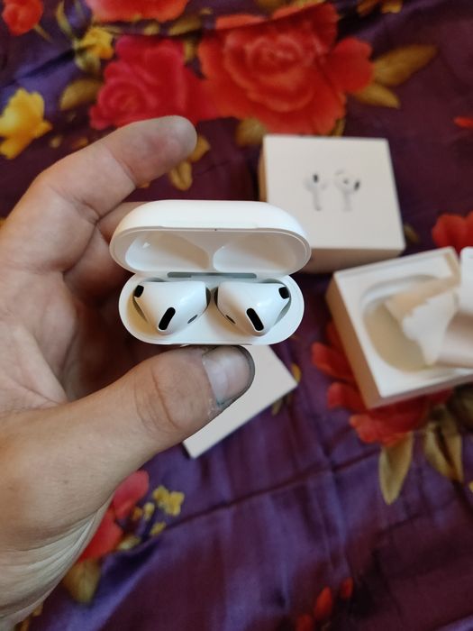 Продам AirPods 4