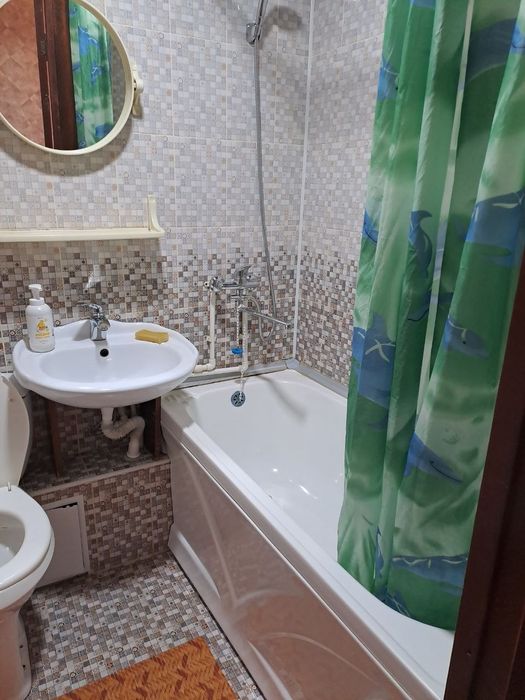 Продаётся 1 ком.квартира переделанная в 2х с балконом 2×6