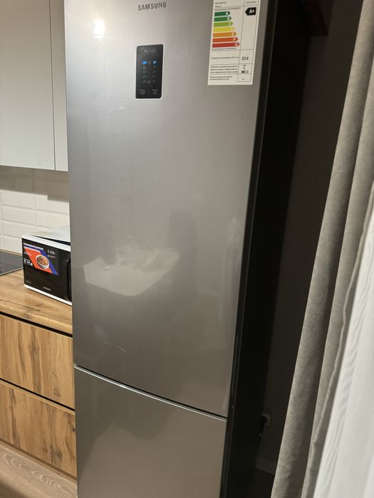 Холодильник Samsung