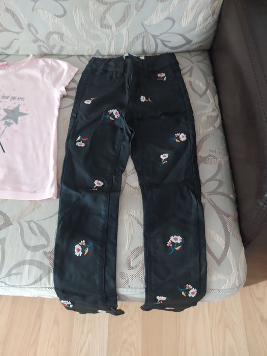 Лот летни дрехи за момичета в отлично състояние са 4-5 год.