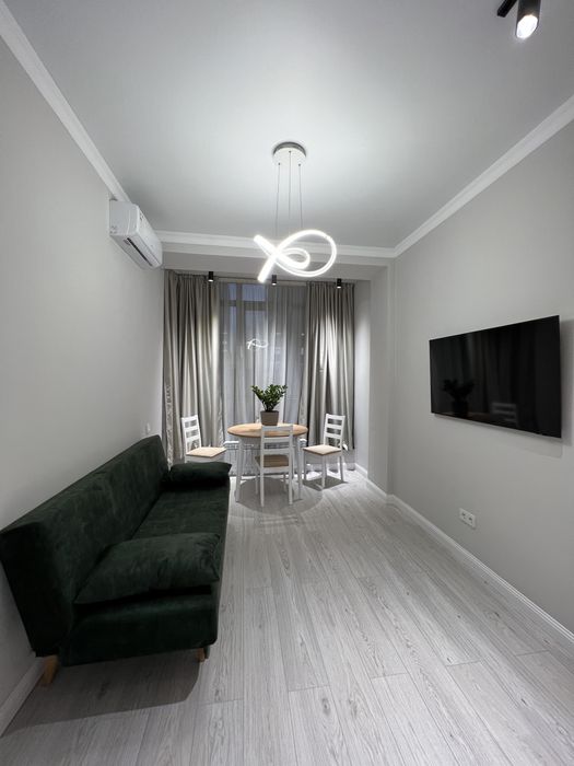 Диван раскладной зеленого цвета