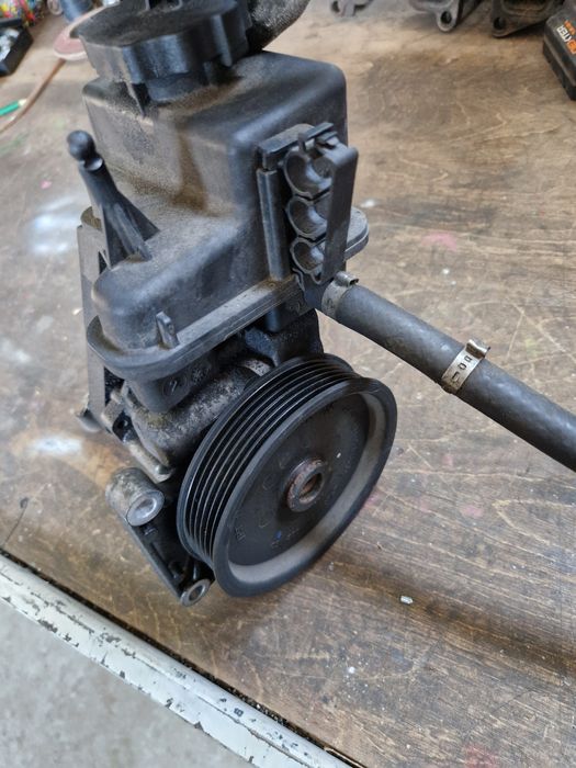 Pompa servo servodirectie Mercedes C class w204 E w212 e 5 A006461501