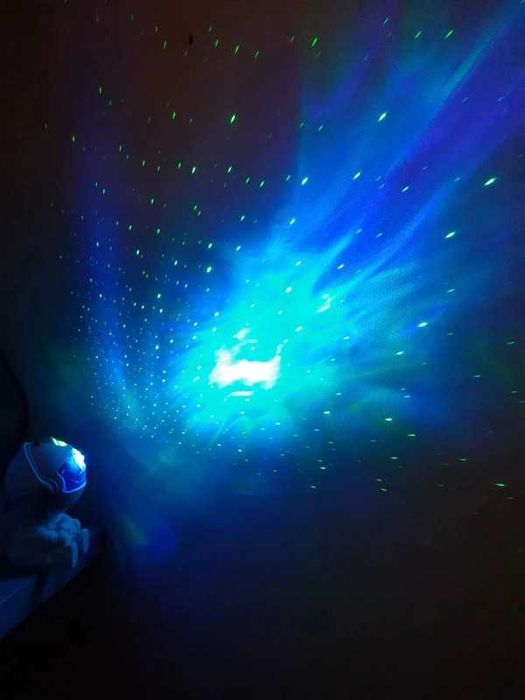 Proiector lumini RGB in forma de astronaut - Transport Gratuit