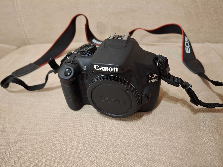 Фотоапарат Canon EOS 1200D