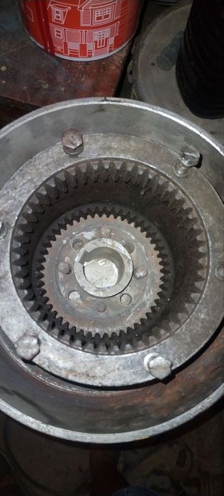 Комплект шестерней и барабан от грузовой лебёдки гусеничного крана МКГ