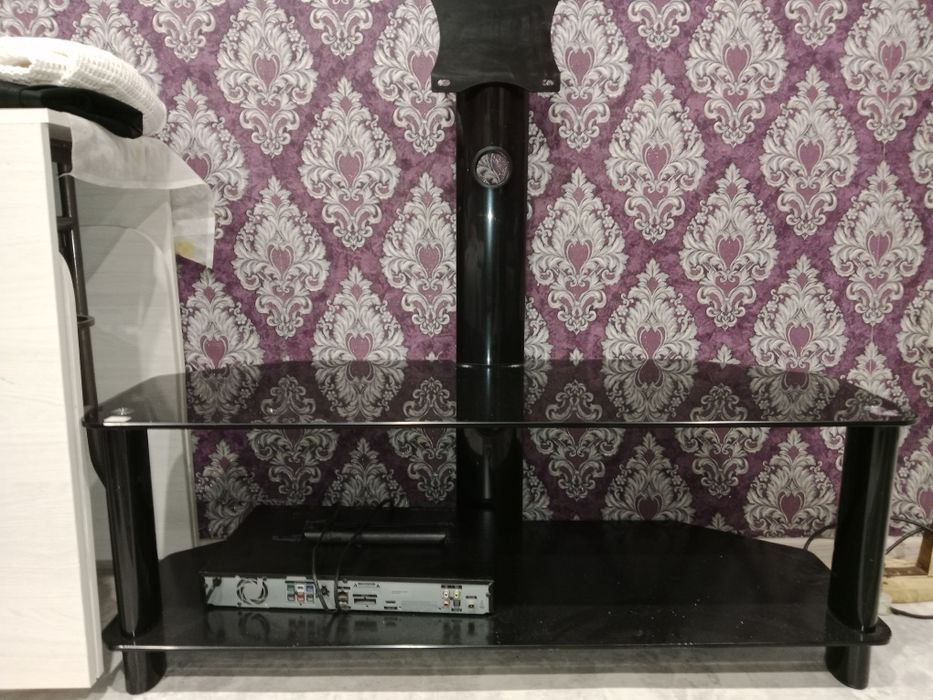 Продам тумбочку под телевизор