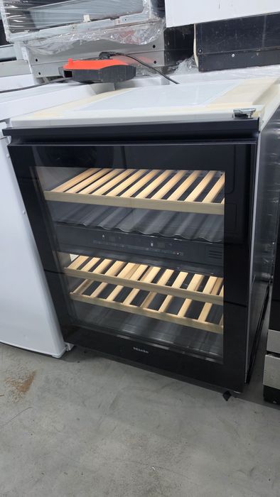 Охладител за вино Miele