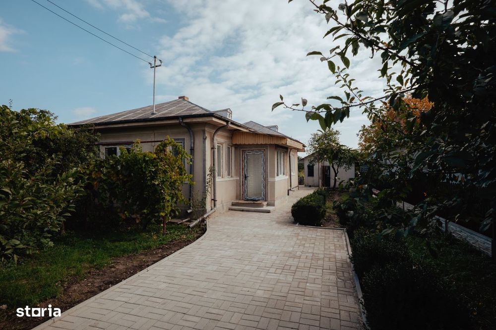 Casa renovata cu teren generos 1186 mp, inconjurata de padure