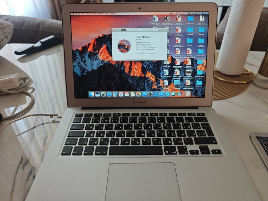 Продам MacBook Air 13", 2017— [8 GB], i5