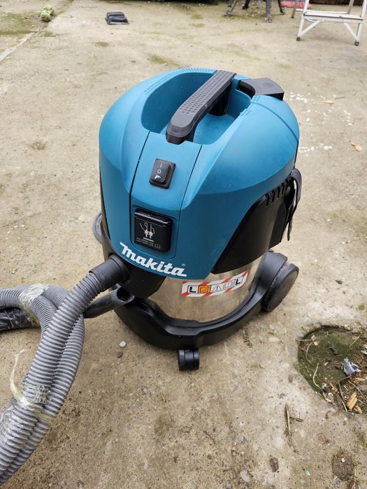 Aspirator makita VC2012L