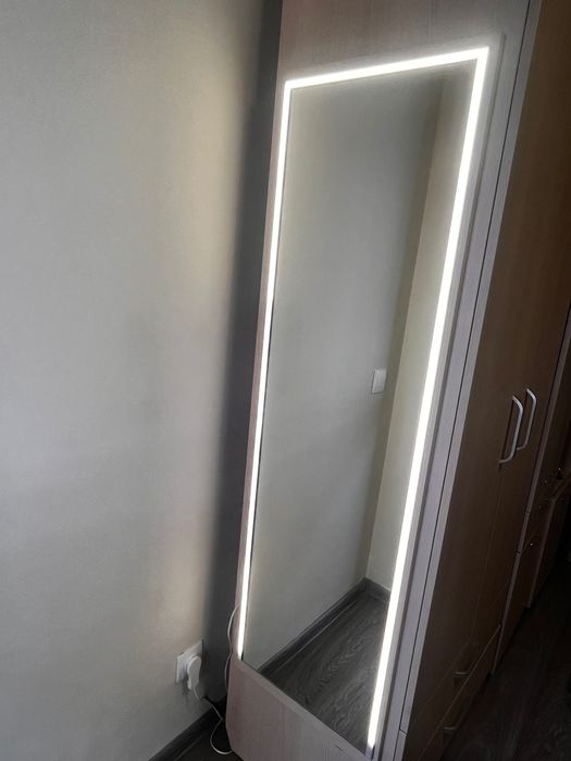 Гардероб с огледало