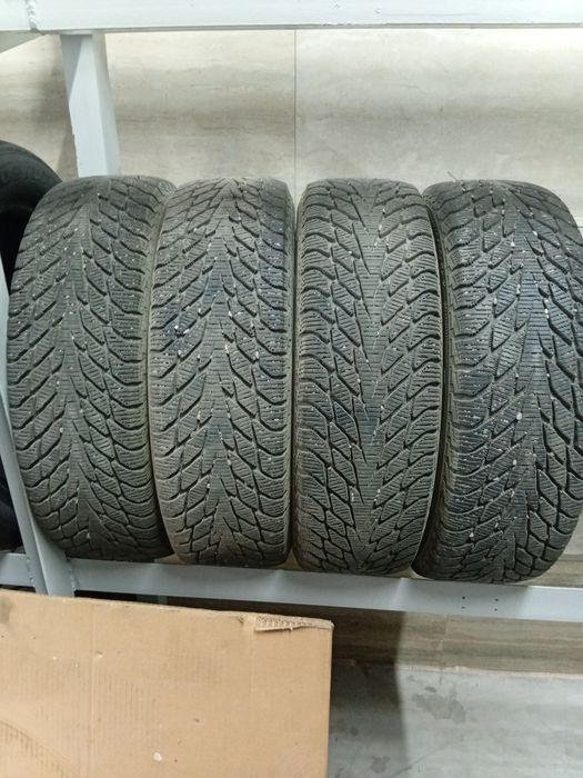 Продам комплект зимних шин