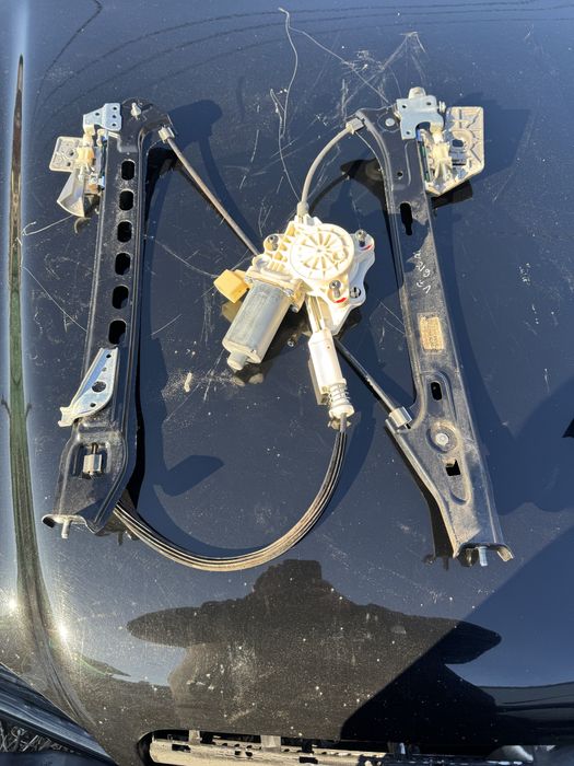 Заден ляв стъклоповдигач за Mercedes Cls W219