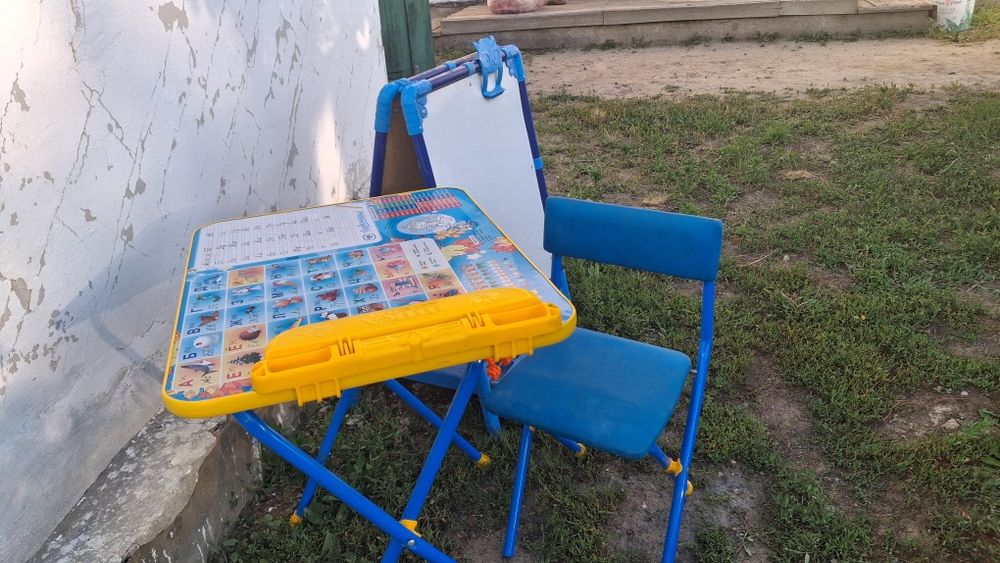 Парта детская со стулом