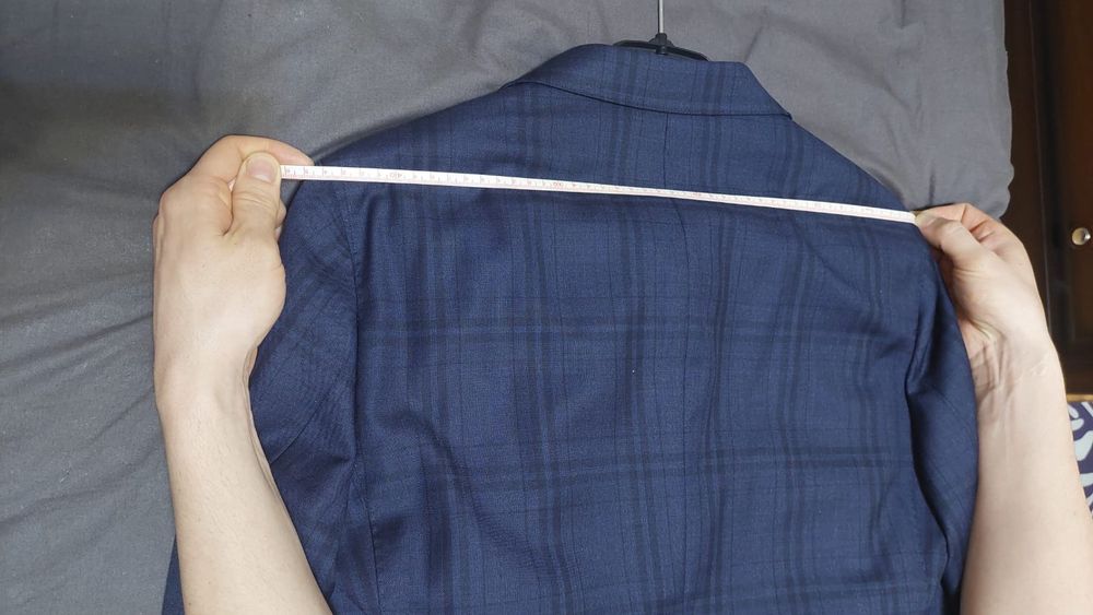 Продам костюм Massimo Dutti