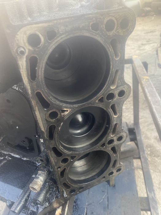 блок с бутала и колянов вал BUG 3.0tdi