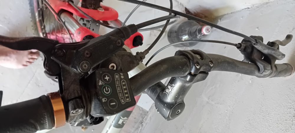 Bicicletă aluminiu electrică