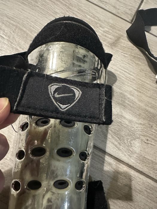 3 perechi de aparatori