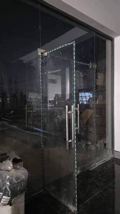 Витраж эшик сотилади