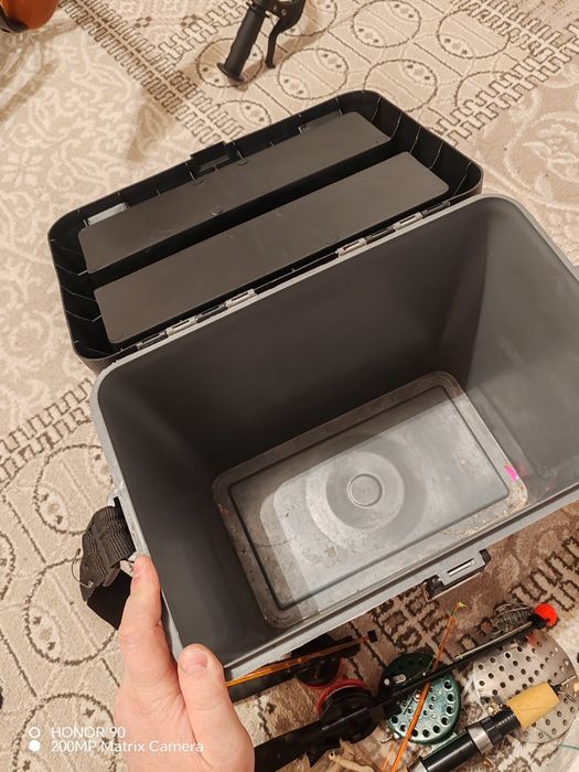 Продам рыбаловные снасти зимней