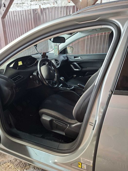 Vând Peugeot 308. 2016 1.2 benzină 110cp