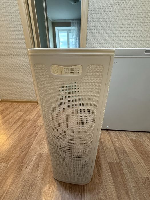 Срочно продам вешалку и корзину