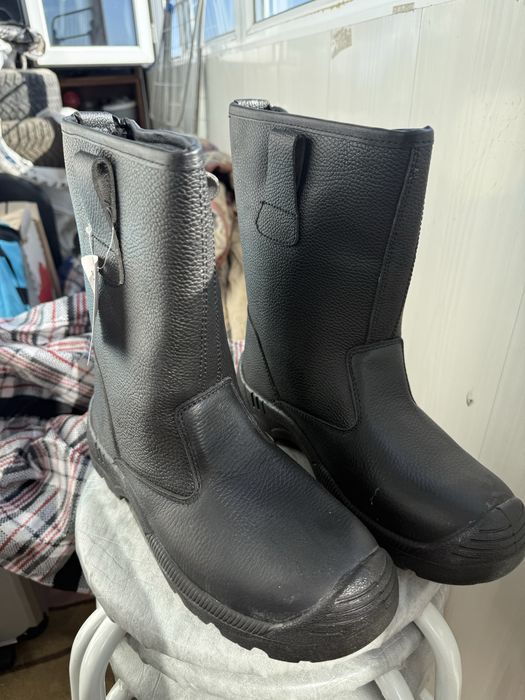 Продам рабочие сапоги