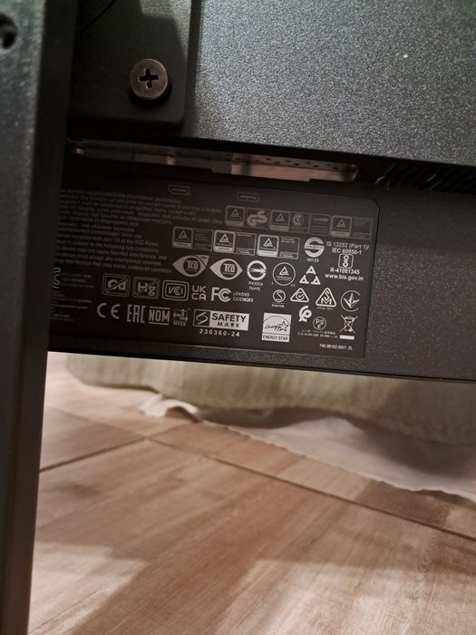 Vând monitor Lenovo ThinkVision E24q-30 – 23.8