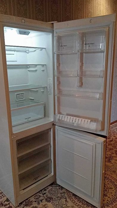 Холодильник HOTPOINT-ARISTON тихо отлично очень хорошо работает