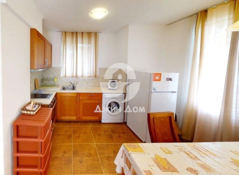 Продава се Двустаен апартамент в с. Кошарица, Област Бургас - 82 кв.м за 1061 €/кв.м - Снимка #2