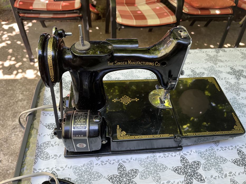 Singer 222K шиеща машина антика