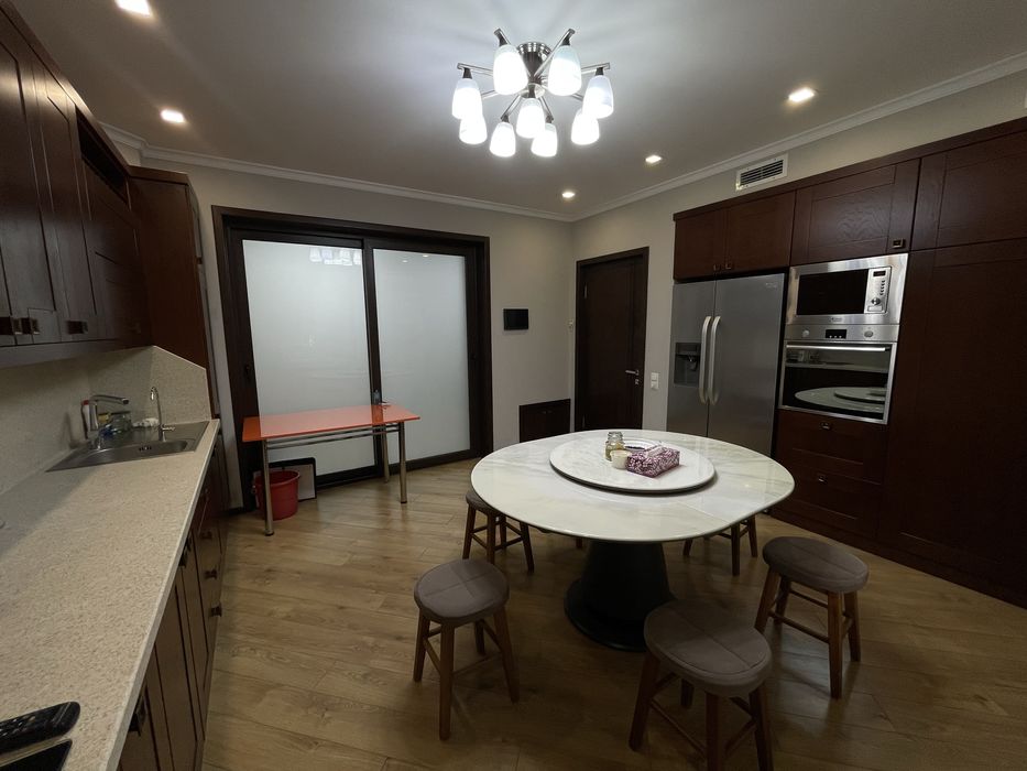 LUX-аренда.     4-комнатная квартира 240 м2