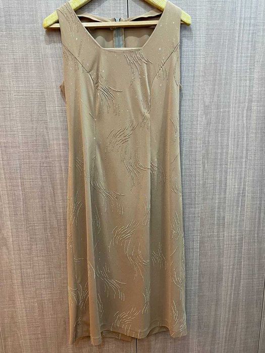 На любой праздник платья нарядные - б/у в хорошем состоянии