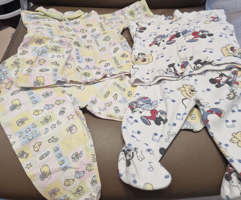 Продавам бебешки дрешки