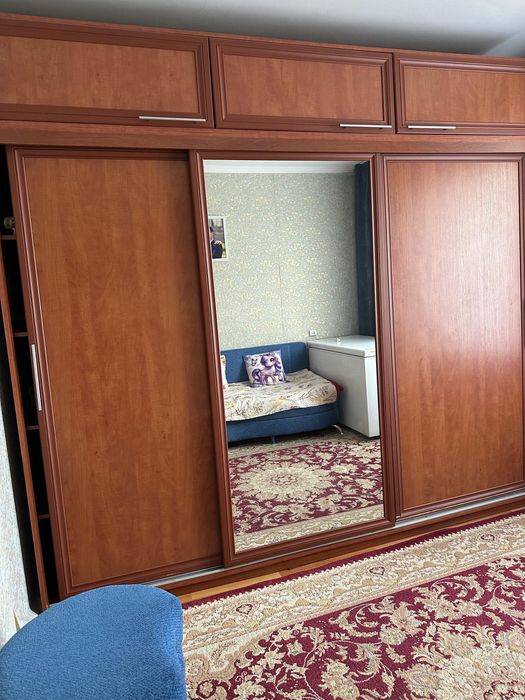 Продаю шкаф с раздвижными дверями