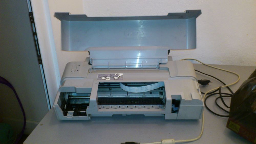 Продавам цветен принтер и цветен скенер