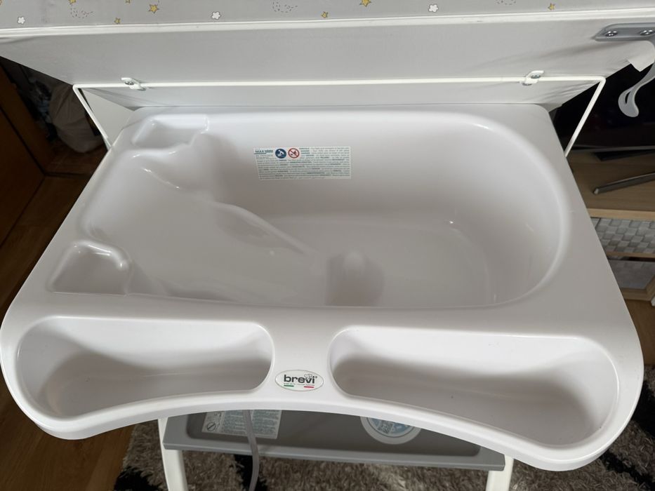 Повивалник/маса за повиване с вана Brevi