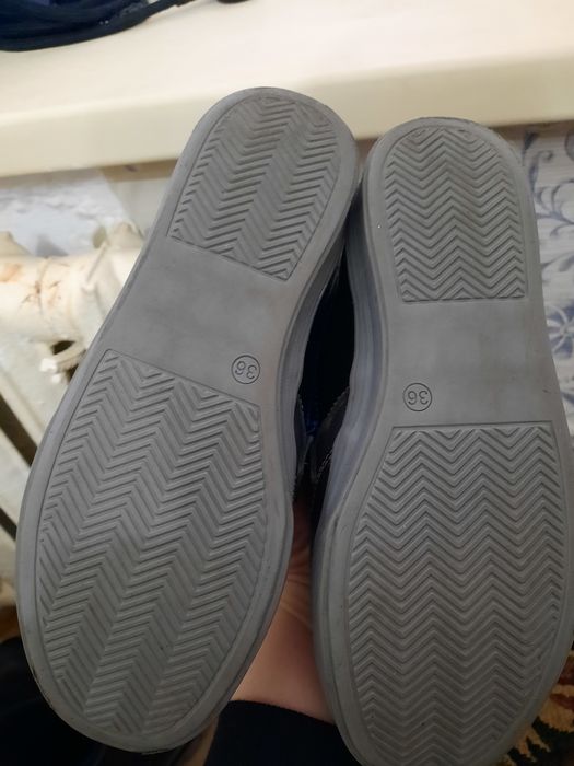 Продам кожанные макасины