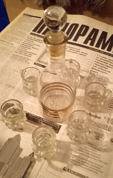 Графин стеклянный + 6 стопок'