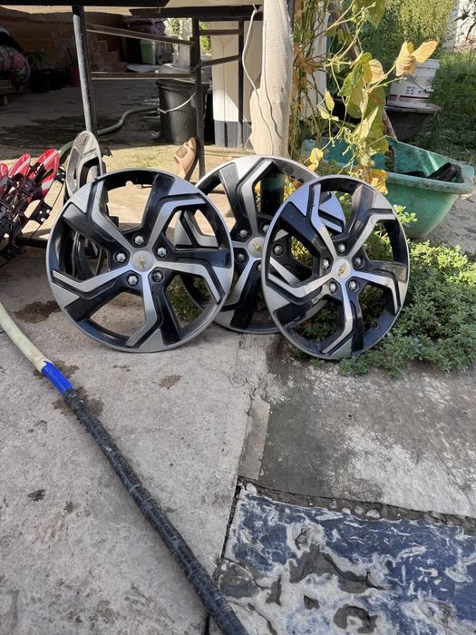 Kalpak R15 sotiladi