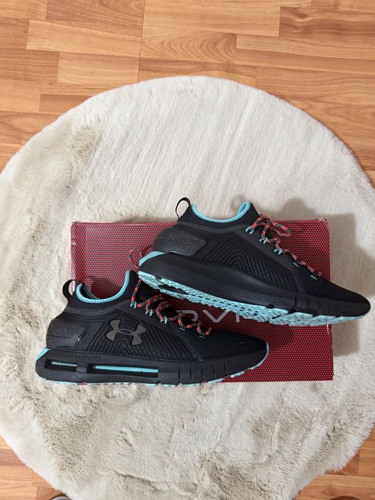Under Armour Hovr (Pret mag 790 Ron)