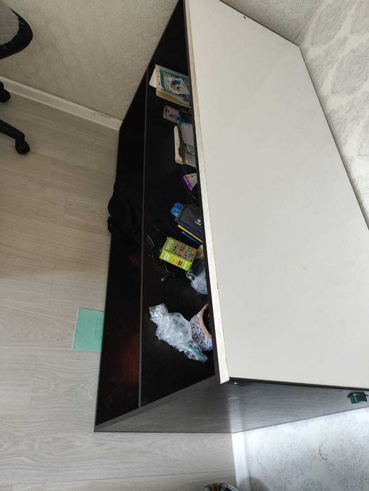 Продам недорого стол на кухню