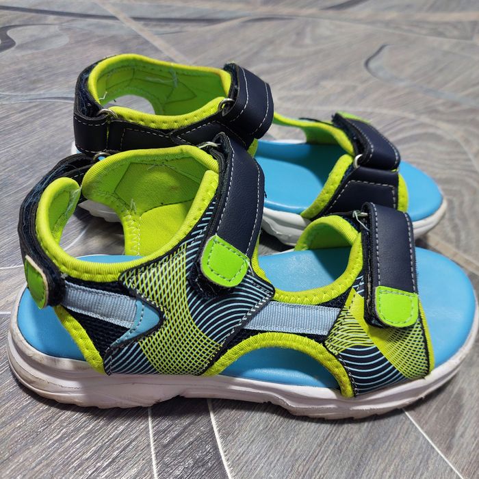 Продам сандали 34р