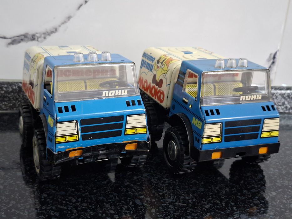 Металлическая машинка производства СССР