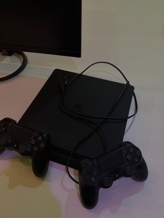 Продам PS4 SLIM 1TB