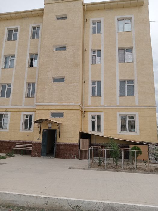 Урганч тумани карман махалласи 4 кават 2 каватида 2 хонали 2кв янги до