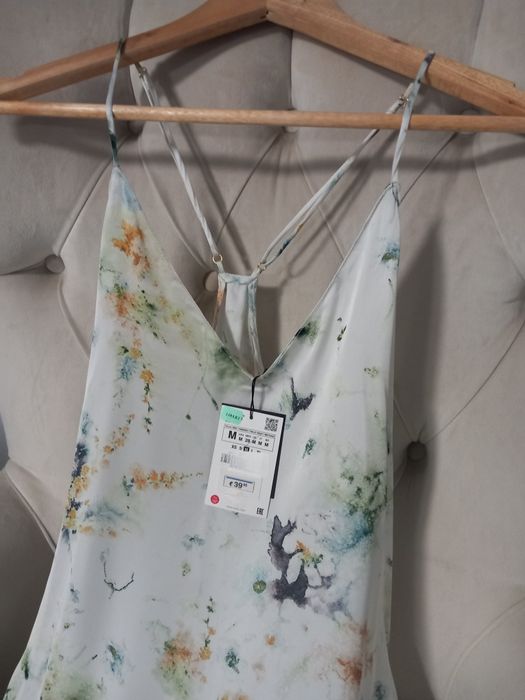 Rochie lunga slip dress înflorat cu bretele subțiri măsură M Zara